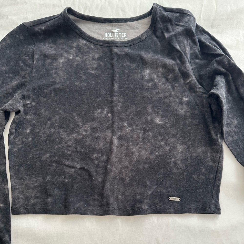 Hollister- long sleeve crop top, acid wash print